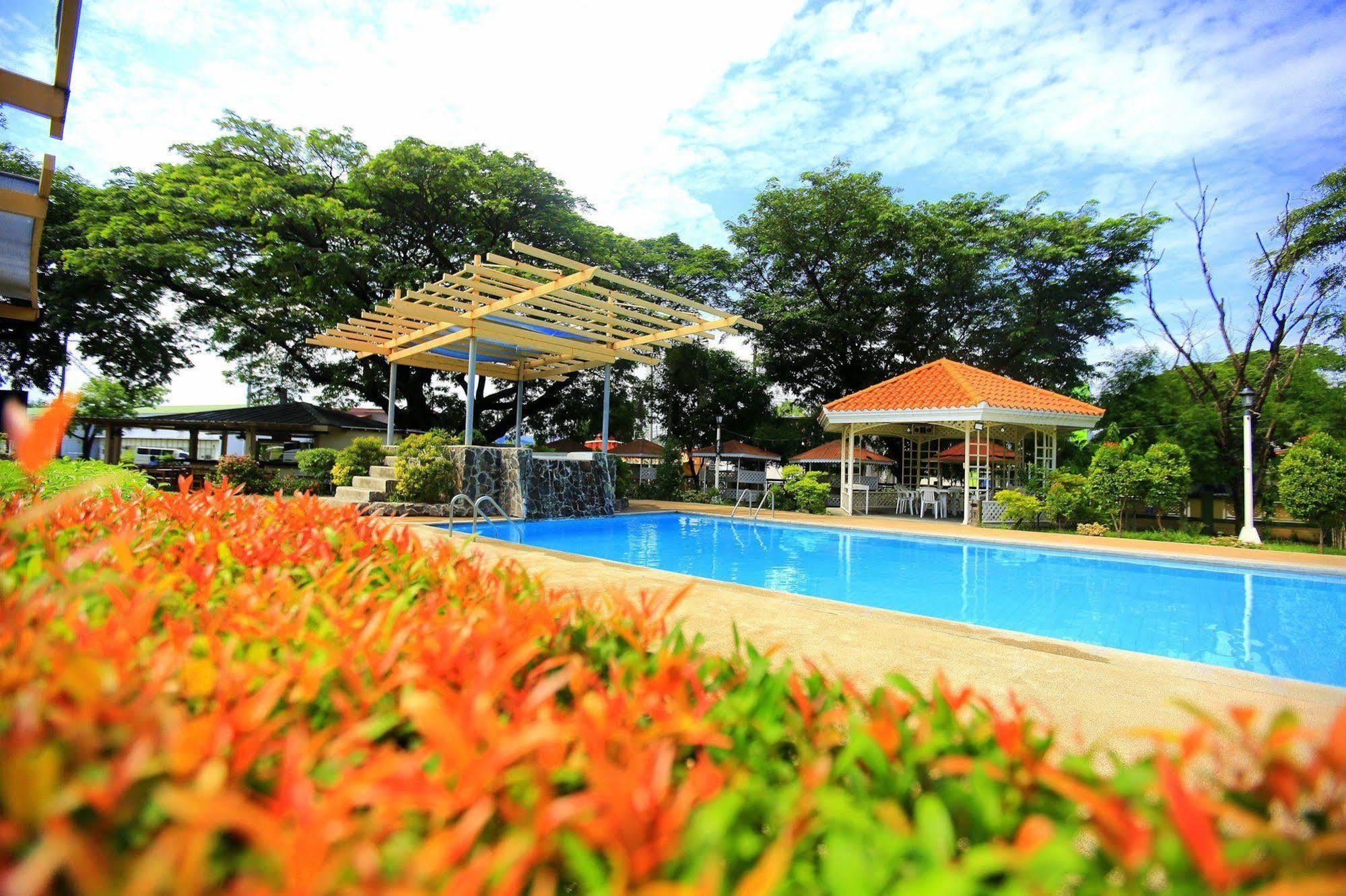 Subic Bay Peninsular Hotel Olongapo Exterior foto