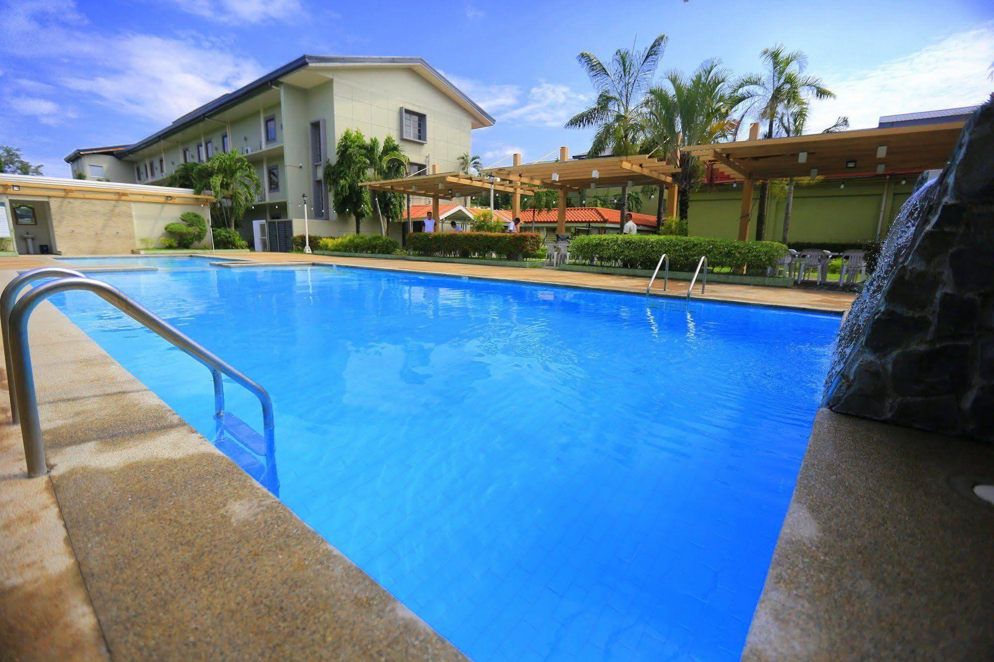 Subic Bay Peninsular Hotel Olongapo Exterior foto